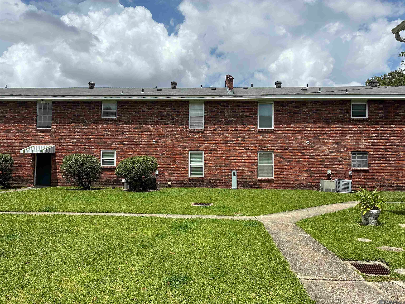 2 bed, 950 sqft, $1,100 — Photo 2