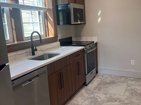 4th image of 1 Lincoln Ave #1