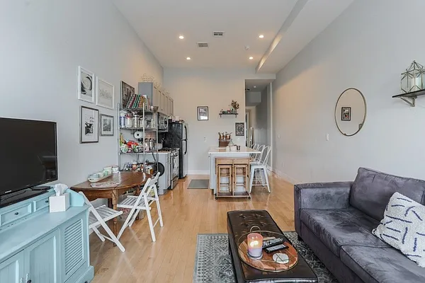 Rented by Compass | media 2