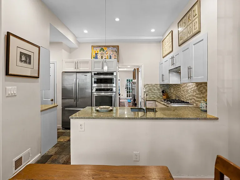 2426 I St NW — Photo 10