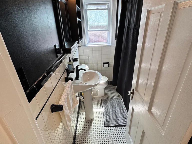 2435 Emil Ave — Photo 7