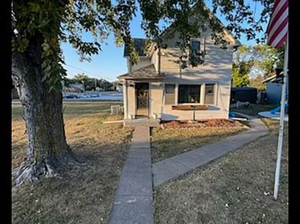102 E O St, Weeping Water, NE 68463