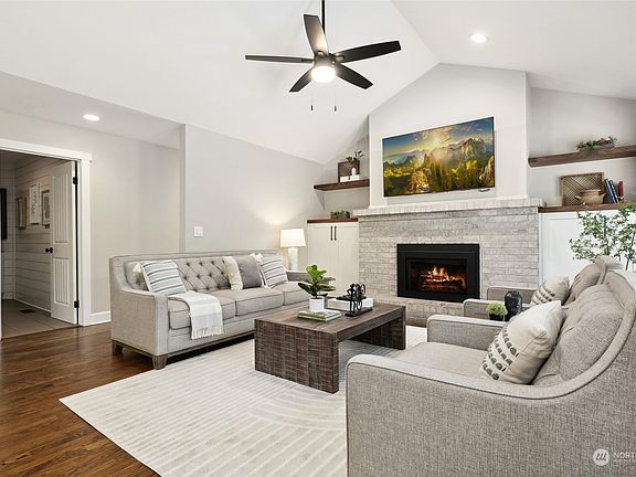 5th image of 1011 La Forest Drive SE