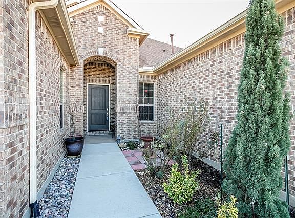 3rd image of 11501 Parkcrest Dr
