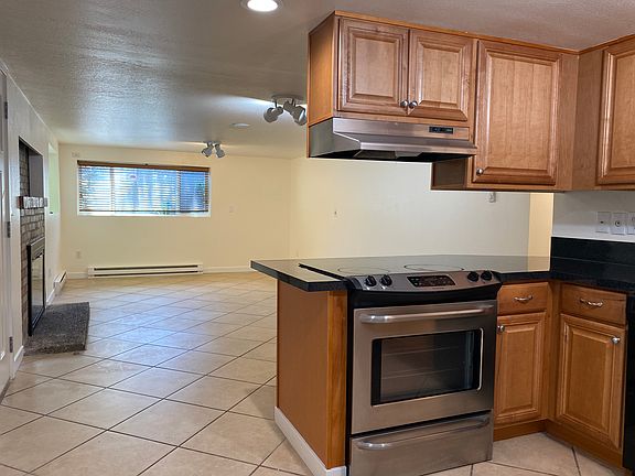 4th image of 518 NE 73rd St #103