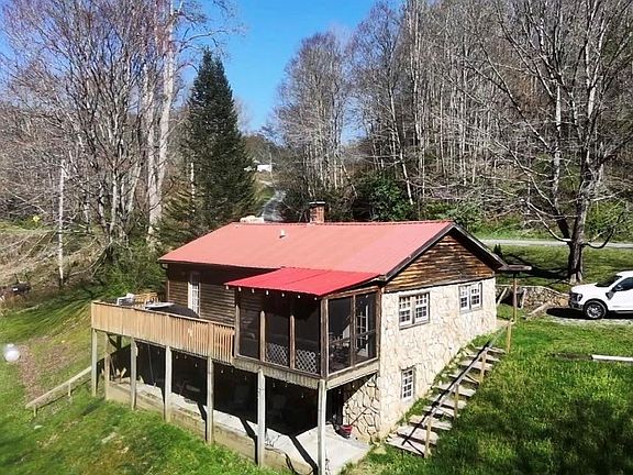 2nd image of 21027 Wayah Rd