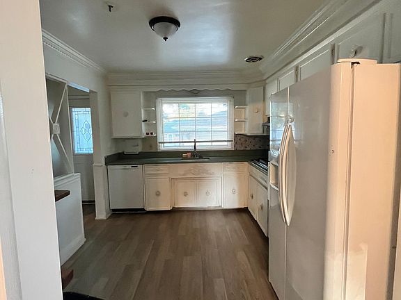 3rd image of 7001 N Charlesworth St