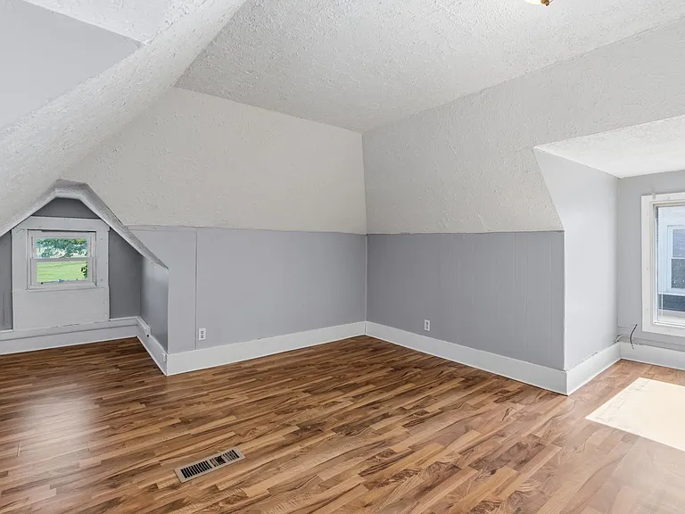 921 15th Street — Photo 20