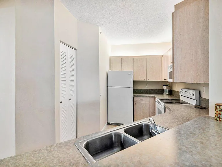 300 Uno Lago Dr #304 — Photo 12