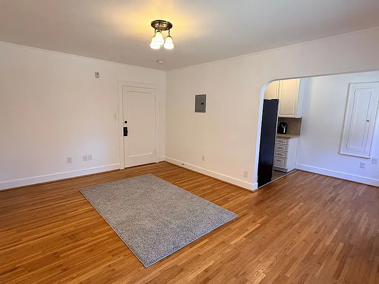 Fontana Court Apartments — Photo 27