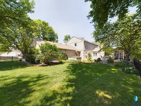 2nd image of 4904 S Pheasant Ln