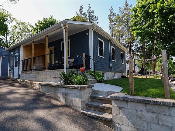 4th image of 36 Munro Ave