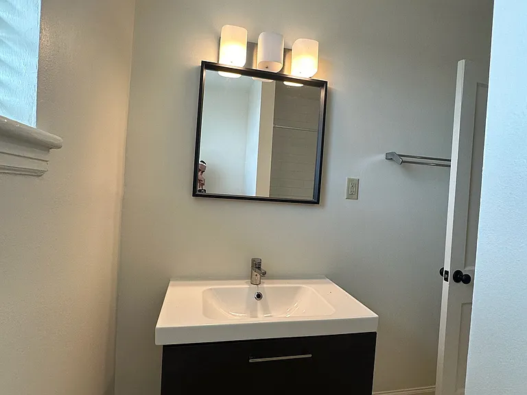 Louisiana Terrace — Photo 21