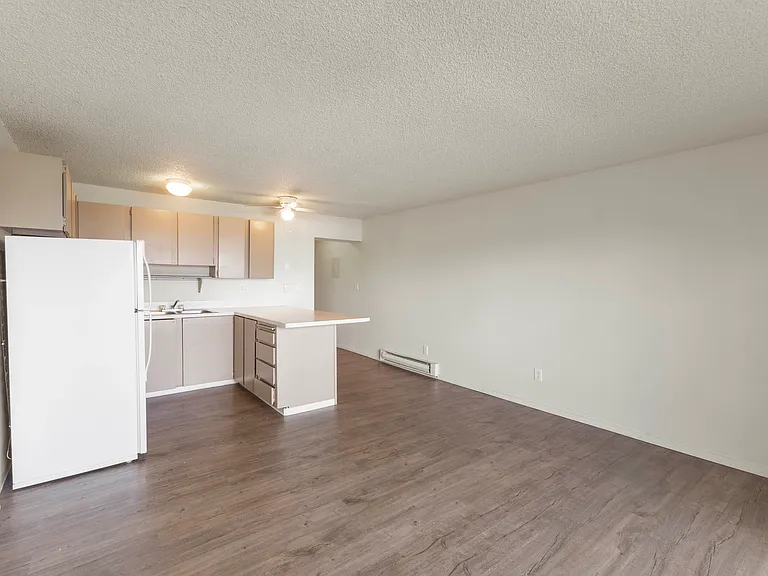 Baycrest Apartments — Photo 19