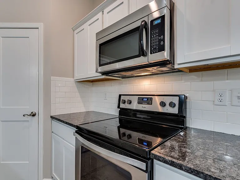 264 N Florence St — Photo 8