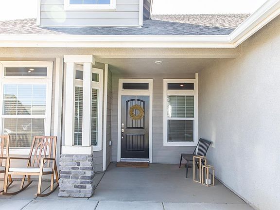 3rd image of 2327 W Queens Way