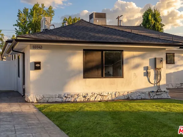16042 Knapp St, North Hills, CA 91343