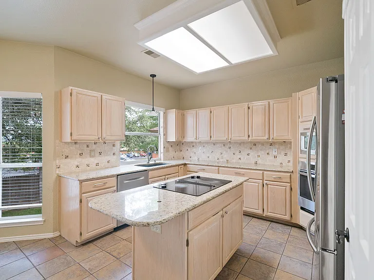 711 Arch Stone — Photo 13