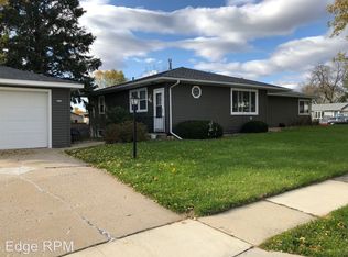 3705 Southlawn Rd, Cedar Falls, IA 50613