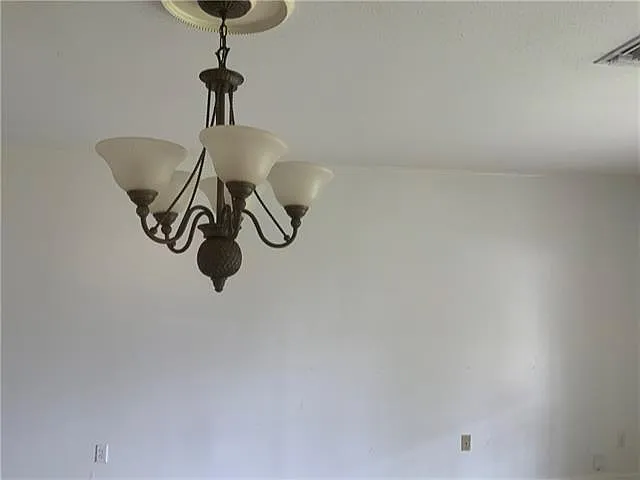 5526 Mandeville St — Photo 6