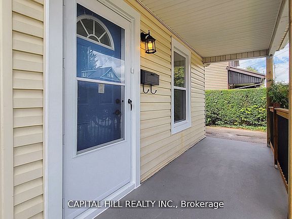 4th image of 160 Picton St E