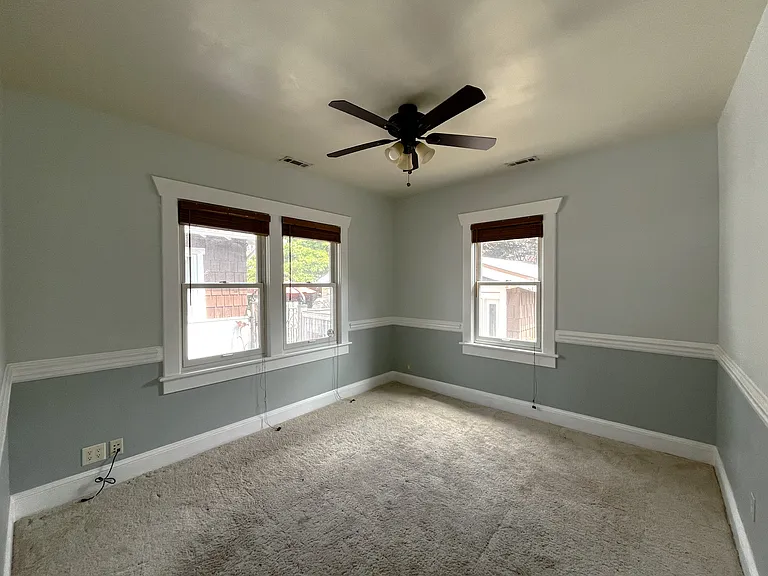 917 Gates Ave — Photo 17