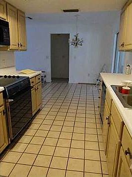 4th image of 2888 SE Rowena Ave