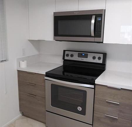 5th image of 1516 SE Royal Green Cir #204