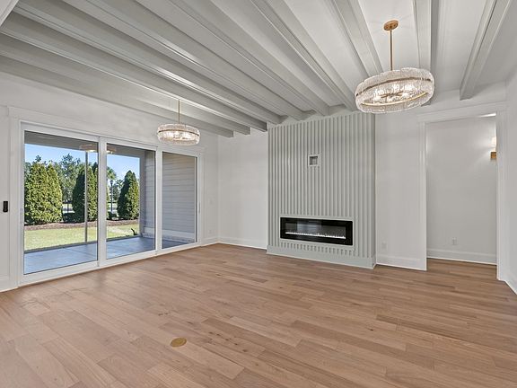5th image of 416 Plantation Oaks Dr.