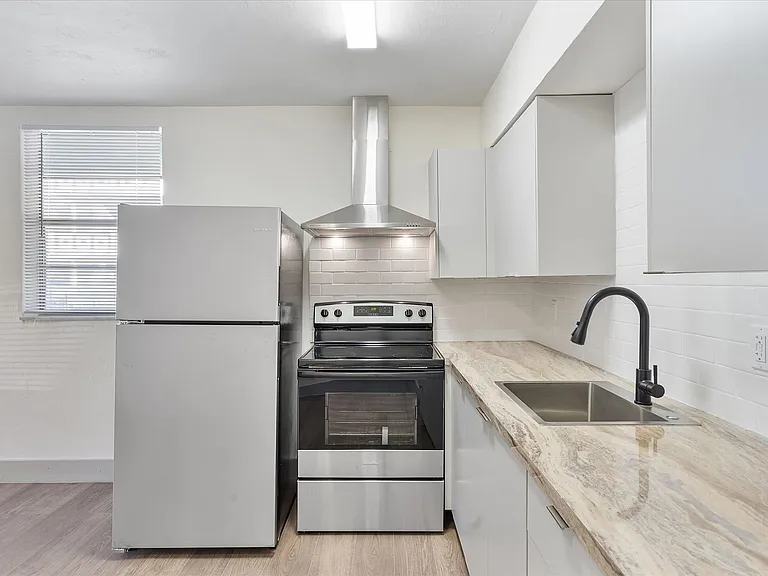 1715 N 16th Ave #115 — Photo 10