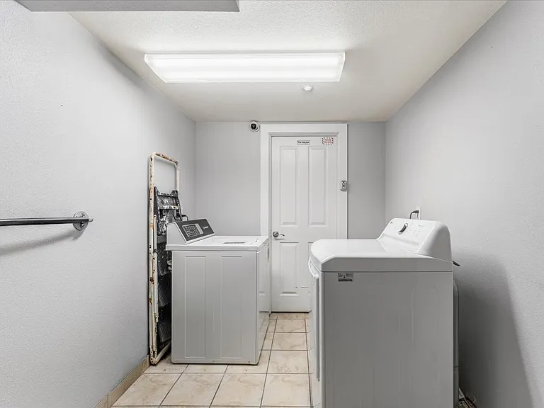 1714 NW Couch St #20 — Photo 21