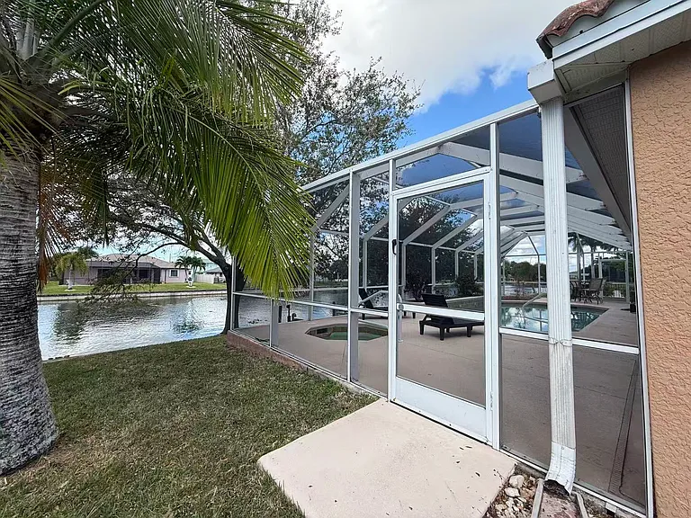 409 SW 8th St — Photo 23