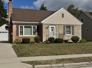 2216 Russell Ln, Manitowoc, WI 54220