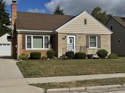 2216 Russell LANE, Manitowoc, WI, 54220