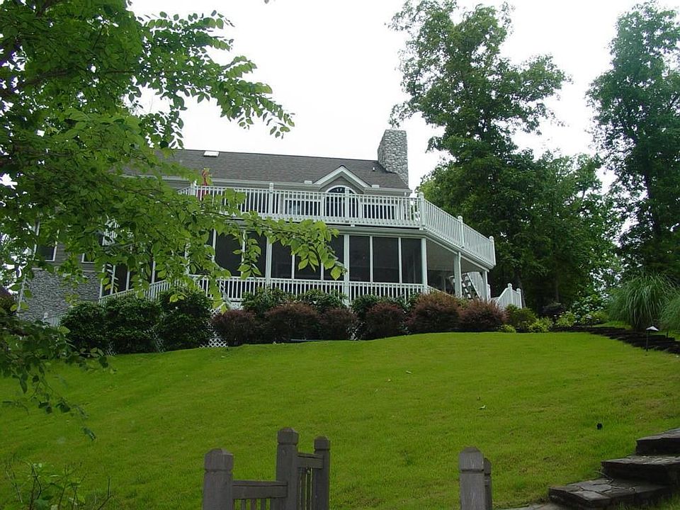 1st image of 220 Rivercreek Ln