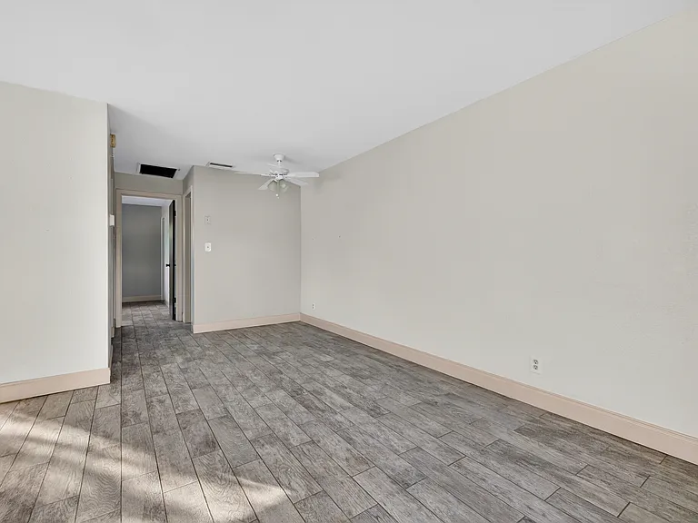 535 12th Ave NE #3 — Photo 12