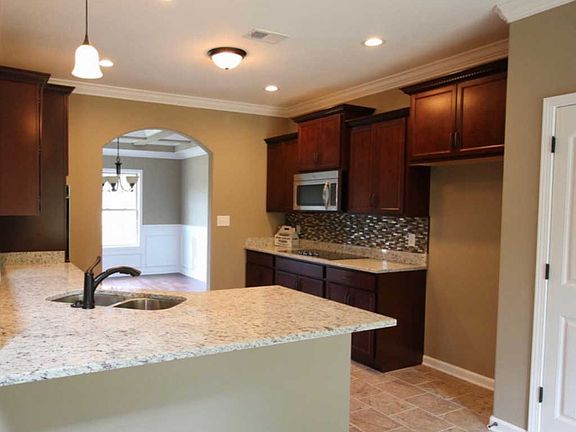 4th image of 984 Smoots Dr