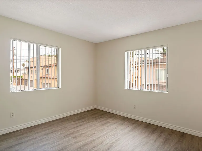 855 Emerald St #C — Photo 11