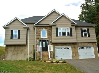 25 Green Valley Rd, Leicester, NC 28748