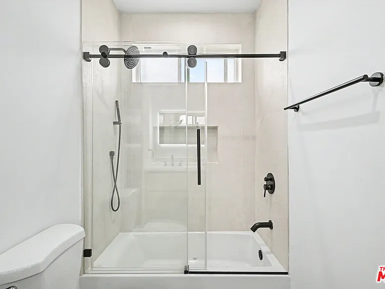 1907 S Corning St #1 — Photo 35