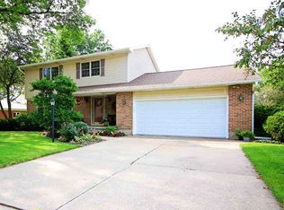 1525 6th Ave S, Clinton, IA 52732
