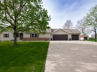 640 228th Pl, Pella, IA 50219