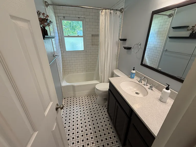 5555 Roeland Dr — Photo 9