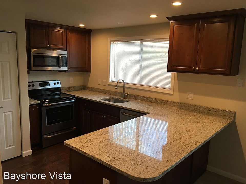 1st image of 11615 91st Ln Ne #4