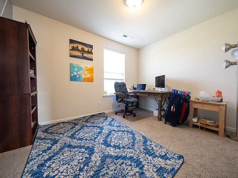 5595 Queensland Ln N — Photo 20