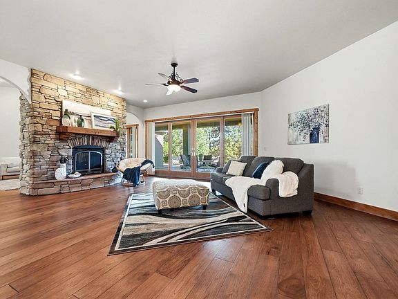 5th image of 735 Centauri Ct