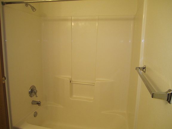 5th image of 604 8th Ave S