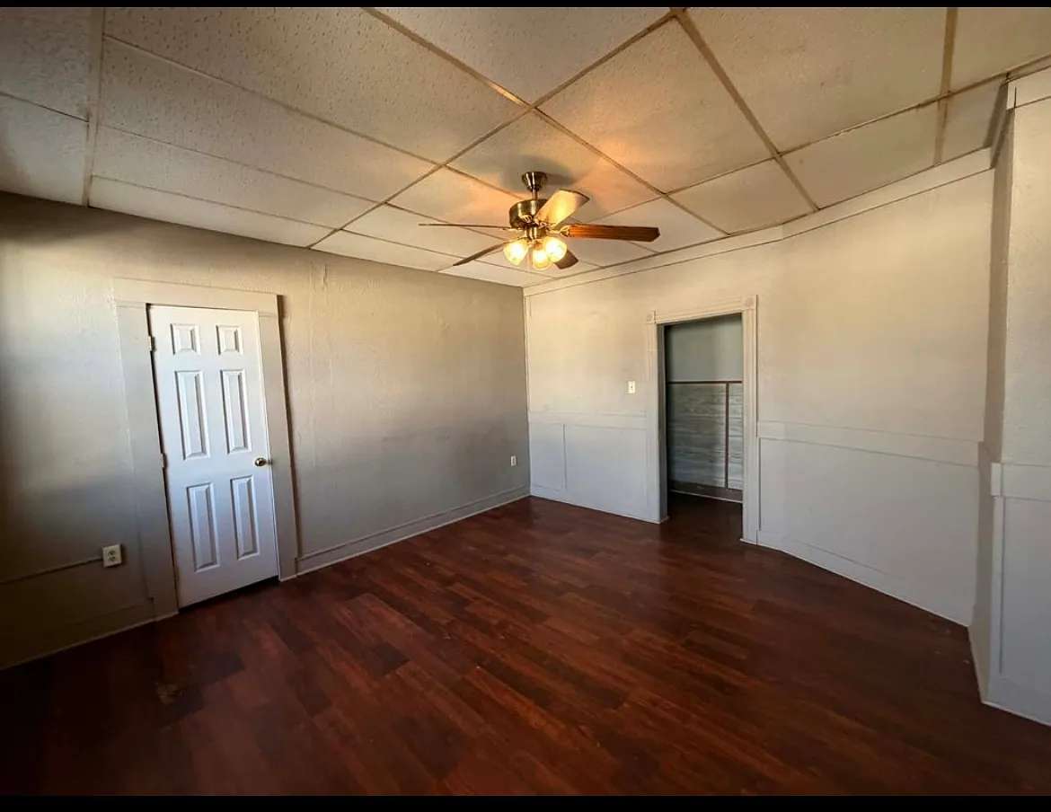 3 bed, $1,150 — Photo 1