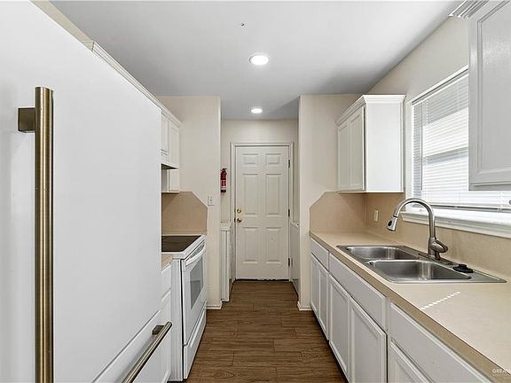 4th image of 3113 Providence Ave