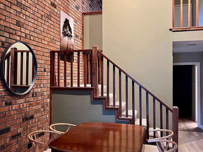 935 Retreat St E — Photo 9